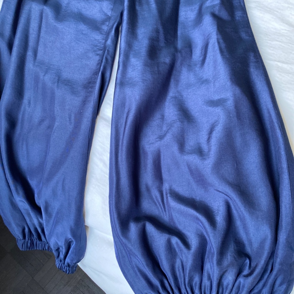 Roni NYC Jumpsuit with Belt - Picture 2 of 4